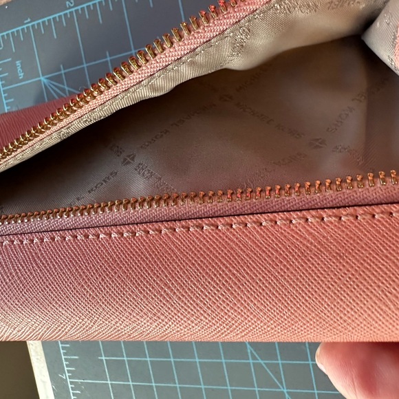 Michael Kors Pink Wallets Smooth Texture Gold-Toned Logo - Picture 5 of 11